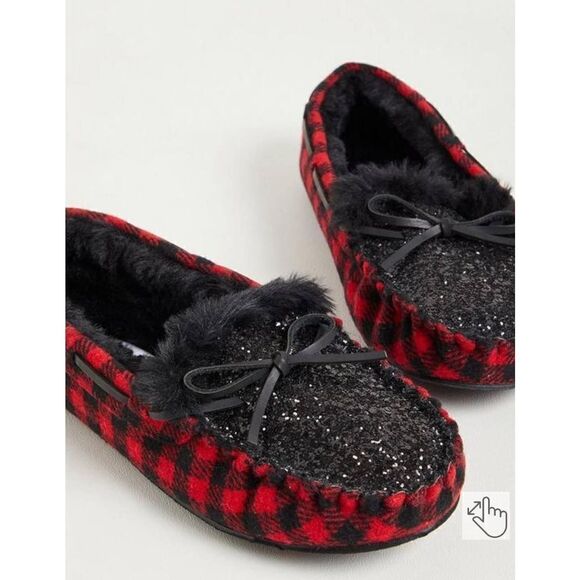 FAUX FUR SLIPPER (WW) Torrid Red and black Size 7ww - Picture 2 of 9